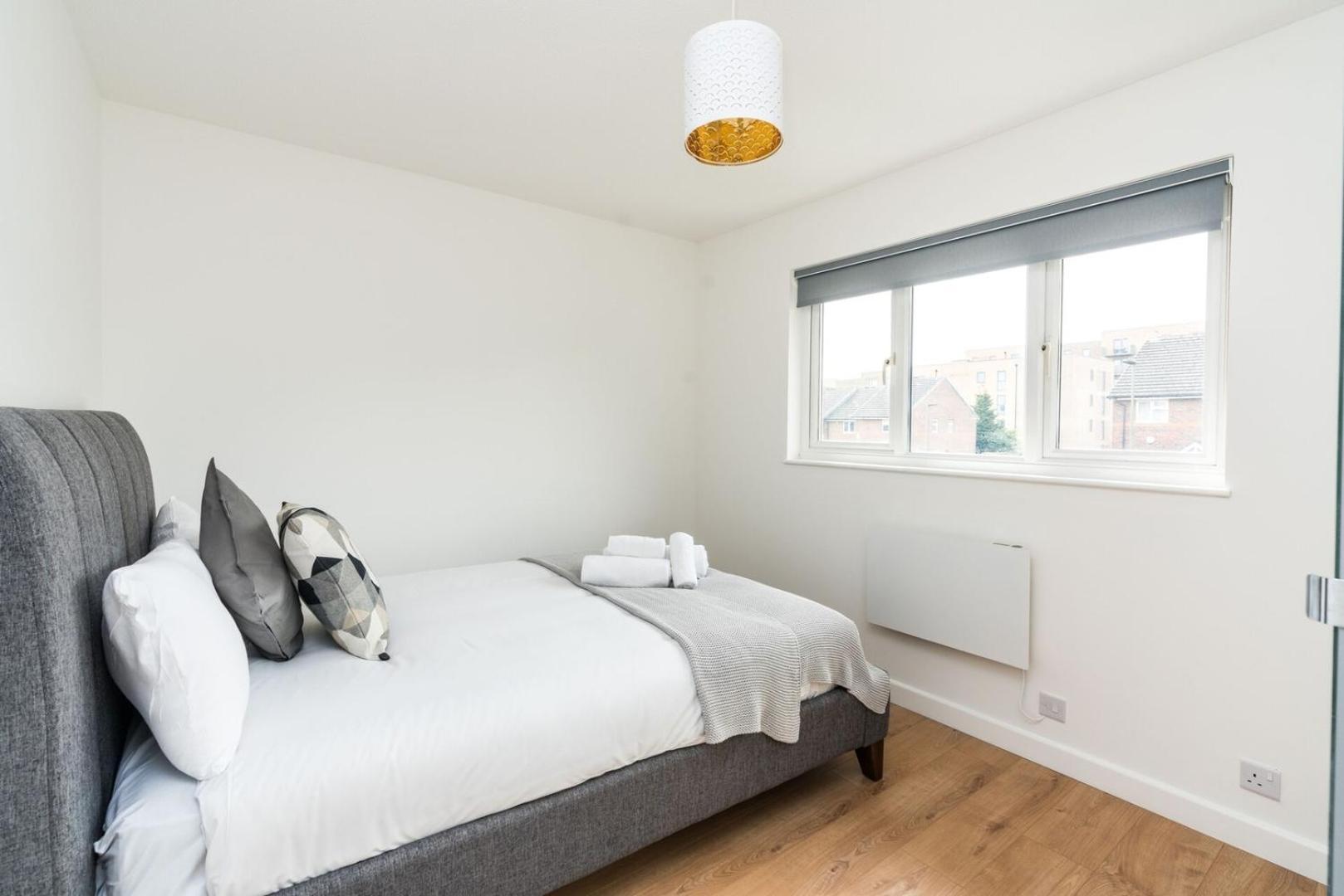 Sleek And Stylish 2bd With A Garden Anerley Londra